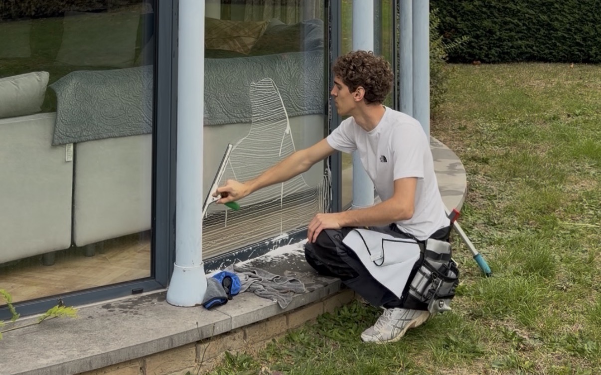 Nettoyage de grandes baies vitrées à Wavre par Happy Clean pro